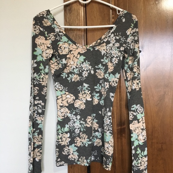 Nollie Tops - Floral long sleeve shirt